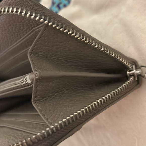 Tory Burch Pebble Colorblock Long Wallet with Dust Bag - Picture 14 of 17